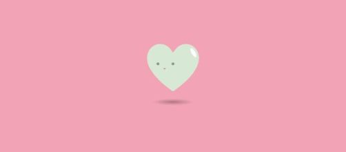 cuore bianco con faccina su sfondo rosa © Pixabay