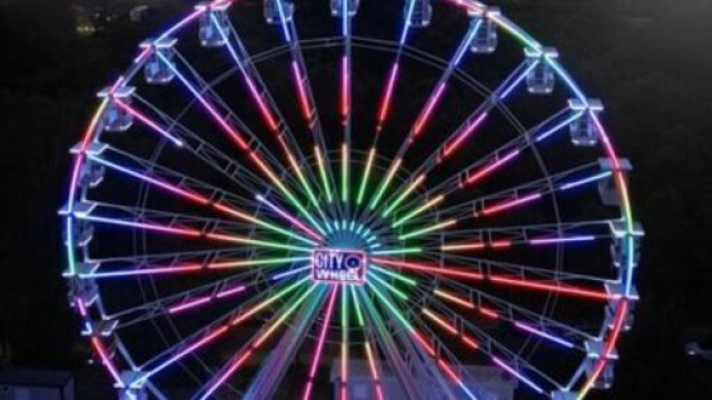 La ruota panoramica che sar&agrave; posizionata a Crotone - &copy; Facebook Comune di Crotone