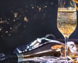 Due bicchieri di champagne (©pixabay.com).