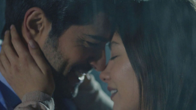 In foto Kemal e Nihan di Endless Love (screenshot © Canale 5)