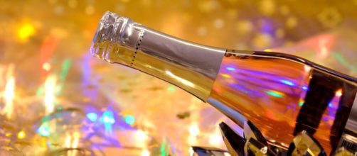 Champagne e allegria in festa - © Pixabay