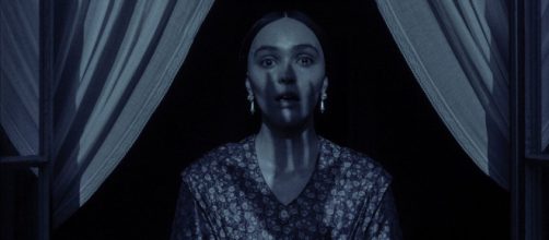 Lily-Rose Depp © una scena di Nosferatu di Robert Eggers