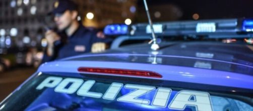 Auto della Polizia di Stato durante un controllo - © Polizia di Stato