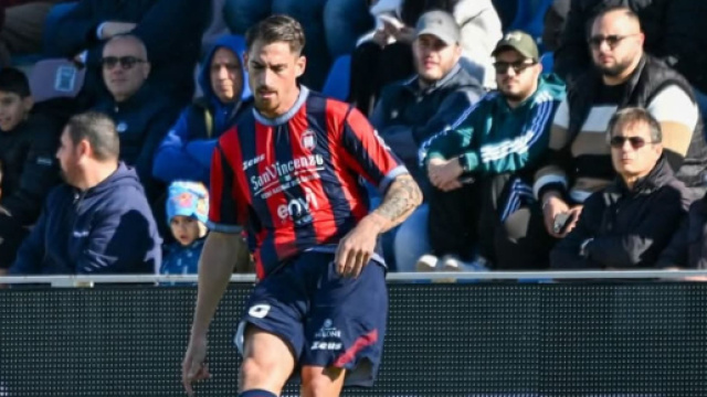 Il difensore del Crotone Riccardo Cargnelutti &copy; Facebook