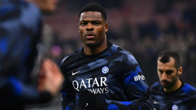 Dumfries e Bastoni in campo &copy; profilo pagina Facebook Inter.