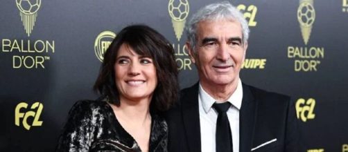 Estelle Denis avec Raymond Domenech (capture X Closer)