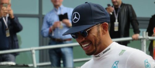 Lewis Hamilton in una foto del 2016 (© Wikicommons).