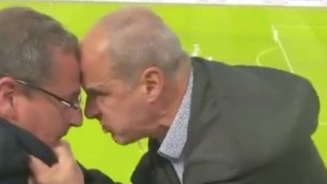 Deux fans de l'OM proches de se battre lors de la r&eacute;ception de Metz. (screenshot Twitter @ZinedineOunahi_