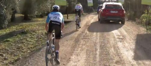 Ciclismo, Wout van Aert sfortunato, la Clasica Jaen è di Oier Lazkano (Video)