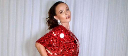 Larissa Manoela acompanha noite de desfiles (Reprodução/Instagram/@larissamanoela)