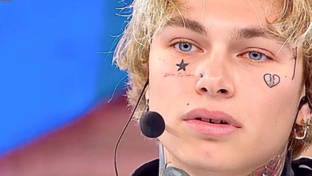 Amici 23, in foto il cantante Ayle.