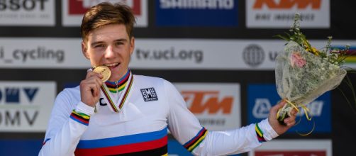 Remco Evenepoel nel 2018 dopo la vittoria del UCI Road World Championships Innsbruck/Tirol ©Wikimedia Commons