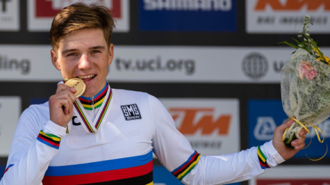 Remco Evenepoel nel 2018 dopo la vittoria del UCI Road World Championships Innsbruck/Tirol ©Wikimedia Commons