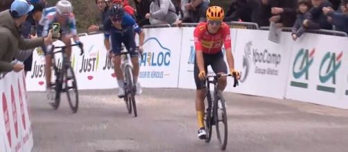 Ciclismo: Johannessen smette di pedalare e regala la Classic Var a Lenny Martinez (Video)