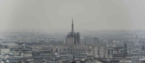 Una foto di Milano, in lontananza: il Duomo.