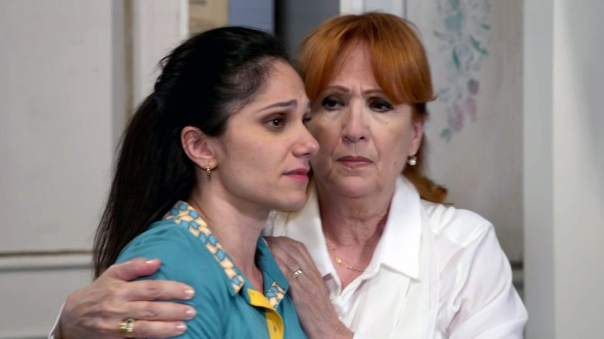 Upas, anticipazioni all'1/3: Rosa si trasferisce da Giulia, Clara va a  vivere con Alberto