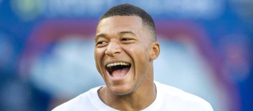 Kylian Mbappé tout sourire (capture X @panams75)