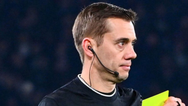 Clément Turpin critiqué après le match OL-Nice. (screenshot Twittter - @Footballogue)