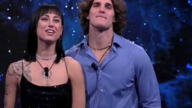 Grande Fratello, pagelle del 19/02: Luzzi non ci casca (8), Letizia e Paolo non convincono (3).