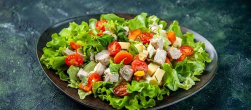 Ricetta, insalata estiva: cinque varianti semplici e gustose: c'è anche ceci e tonno