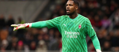 AC Milan clash with Udinese paused after Mike Maignan reports ... - goal.com
