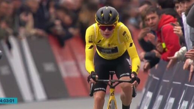 Ciclismo, Vingegaard fa il vuoto su un Gpm di 3° categoria e vince a Ribavadia