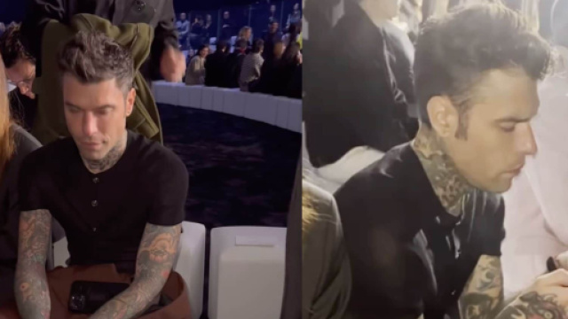 Fedez alla sfilata Versace nel pieno della crisi con Ferragni.