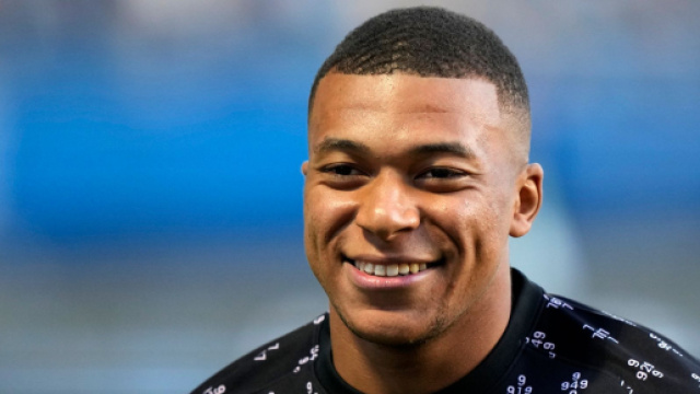 Kylian Mbappé souriant (capture X @panams75)