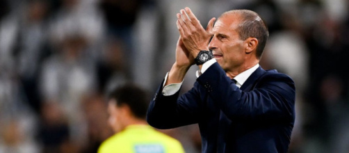 La Juve festeggia Allegri per i 1000 punti ottenuti in Serie A, i tifosi: 'Un bluff'.