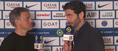 Luis Enrique et Alexandre Ruiz après PSG-Rennes. (screenshot Twitter @FreeLigue1)