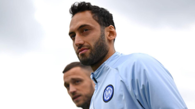 Problema all'adduttore della coscia destra per Calhanoglu. Salterà i prossimi due match