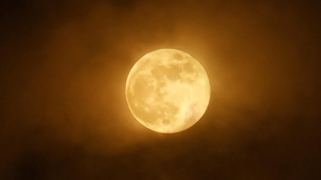 L'oroscopo del giorno 4 marzo: Luna in Capricorno, Acquario vola in amore (2^ metà)