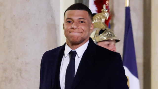 Les images de l'arrivée de Mbappé à l'Elysée (capture X Actu Foot)