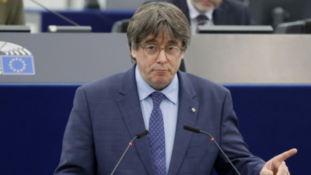 Carles Puigdemont indagato per terrorismo.