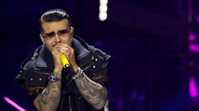 Geolier accusa il colpo dopo i fischi a Sanremo