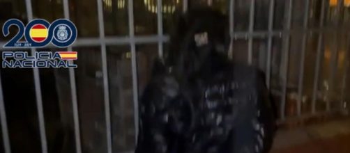Ramón Santiago y el resto de los secuestrados fueron arrestados en un edificio de la capital (Youtube, Policía Nacional)
