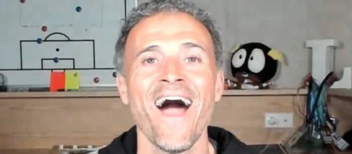 Luis Enrique en forme pour ses débuts au PSG. (screenshot Twitter - @Paris_SGINFOS)