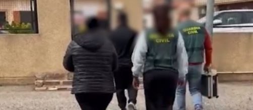 Los padres del hombre y la niña fueron arrestados (X, @guardiacivil)