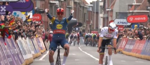 La vittoria di Mads Pedersen alla Gand Wevelgem - Screenshot © Eurosport.