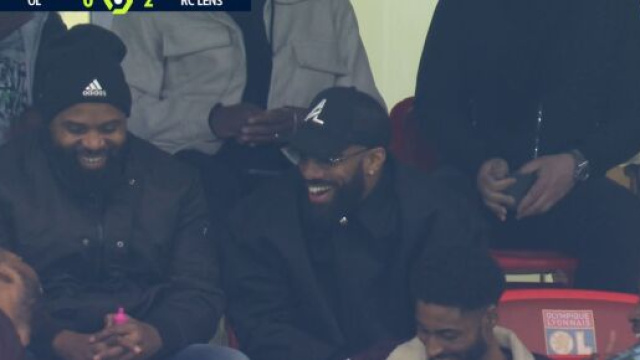 Lacazette ne jouait pas face à Lens ce dimanche. (screenshot @primevideo)