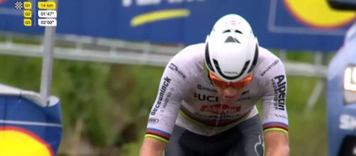 Mathieu Van der Poel al Giro delle Fiandre - Screenshot Eurosport