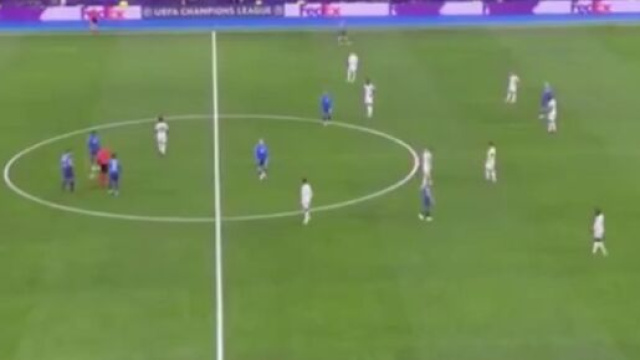 Stéphane Guy n'a pas apprécié la décision de l'arbitre, qui n'a pas exclu Vinicius. (screenshot @RMC sport)