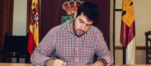 Víctor San Vidal dijo que su comportamiento se produjo debido a 'una situación de estrés acumulado' (Facebook, Ayuntamiento de Fontanar)