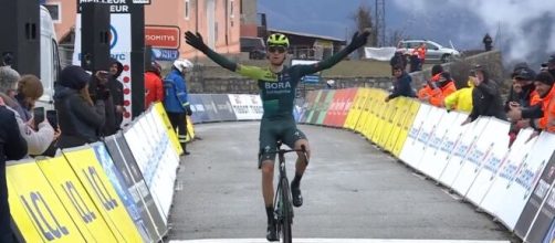Ciclismo: Evenepoel scatta in salita, ma la settima tappa della Paris-Nice è di Vlasov.