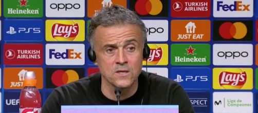 Luis Enrique en forme pour ses débuts au PSG. (screenshot Twitter - @beinsports)