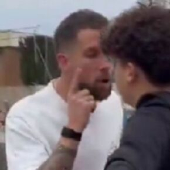 Inigo Martinez avec un jeune fan (capture X @ActuFoot_)