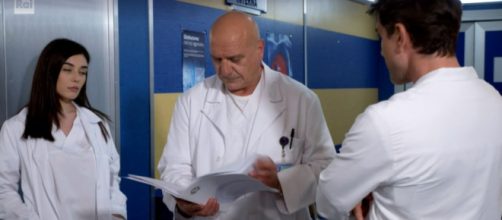 Rossella, Luca e Riccardo in ospedale, screenshot © Un posto al sole.