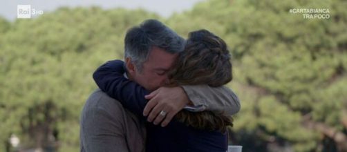 Michele abbraccia Fabiana - © Screenoshot Upas Rai 3.