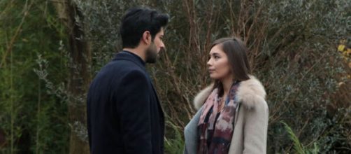 Burak Özçivit (Kemal) e Neslihan Atagul (Nihan) in scena, screenshot © Endless Love
