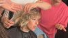 Tagli di capelli e tonalità primavera-estate 2024: il pixie cut e lo strawberry blonde
